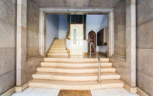 Amazing City Center 2 bdr flat!