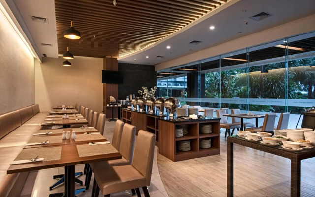 Grand Whiz Hotel Poins Simatupang Jakarta