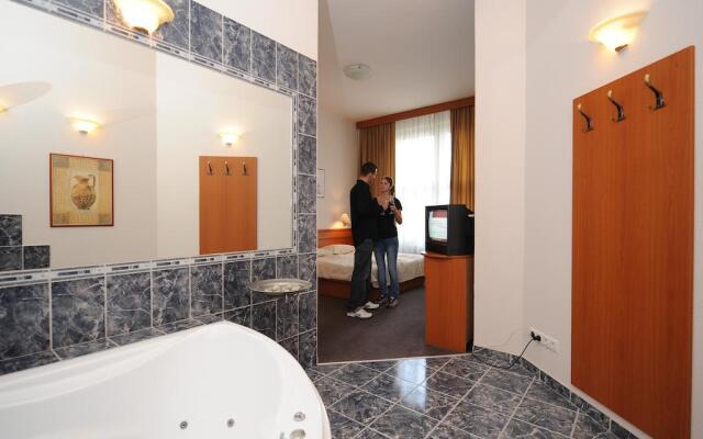 Hunguest Hotel Platánus