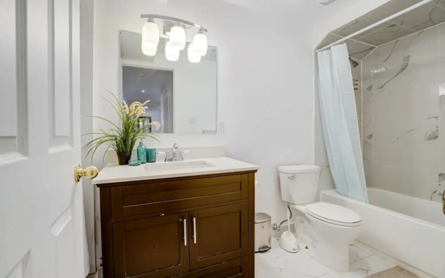 Comfortable Whitby 2 Bedroom Lower Suite