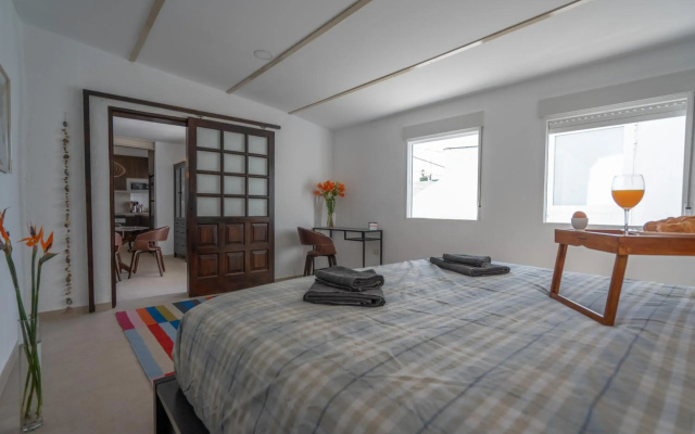 Spectacular Cave with two large terraces (70m2) by the sea