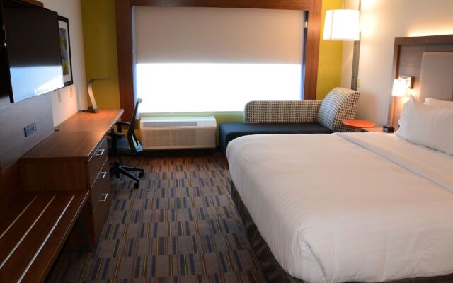 Holiday Inn Express & Suites Pittsburgh - Monroeville, an IHG Hotel