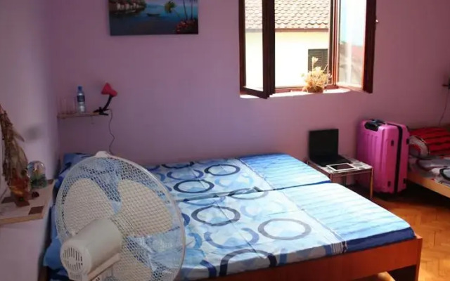 City Beach Hostel