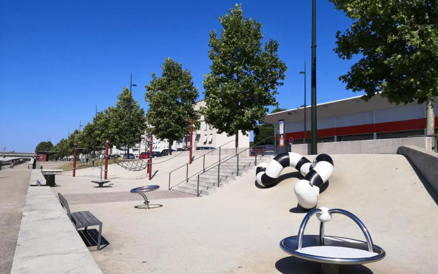 Auberge De Jeunesse D´Orleans Et CRJS