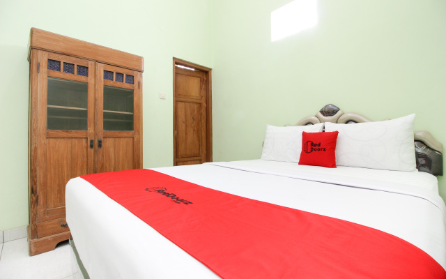 RedDoorz Plus near Taman Sari