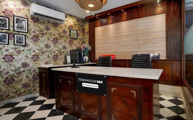 Elegant Stays With Rooftop Restro and Hill View