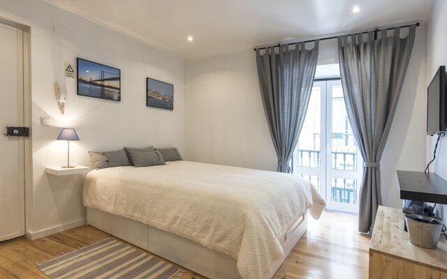 Lovely Flat Between Graça and Alfama by LCH