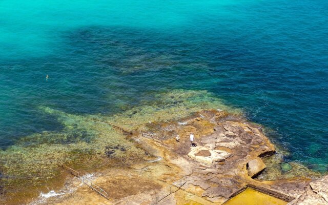 Islet Seafront Penthouse with Hot tub