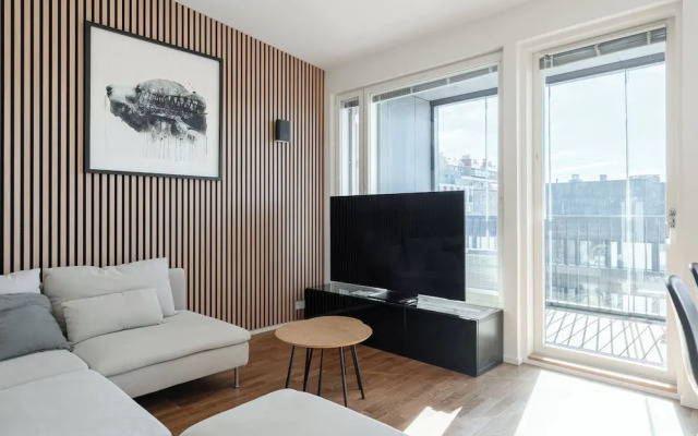 Luxurious 1BR Penthouse with Balcony