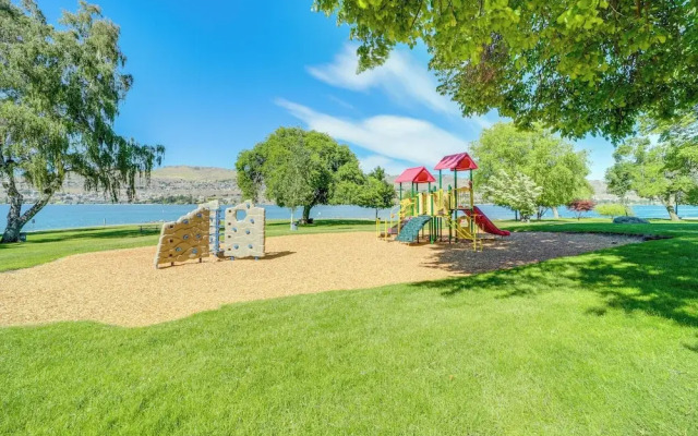 Resort Getaway on Lake Chelan: Pool + Beach Access