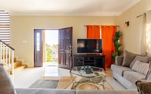 Modern 2br House W/pool and Sea View in Ocho Rios