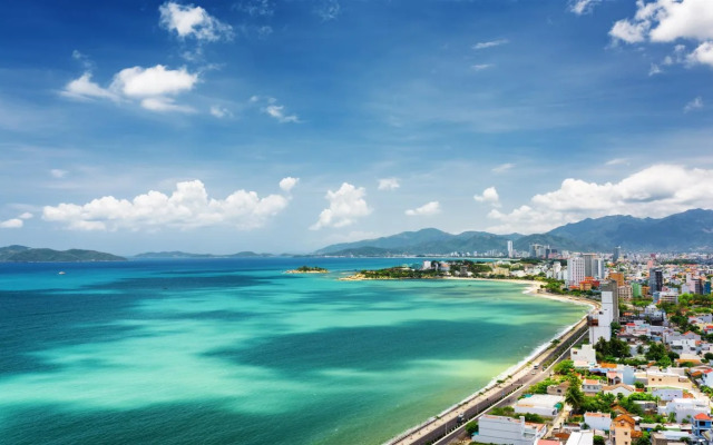 Tam Quy Hotel by OYO Rooms