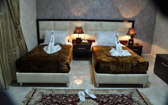 Al Bustan Crown Hotel 2