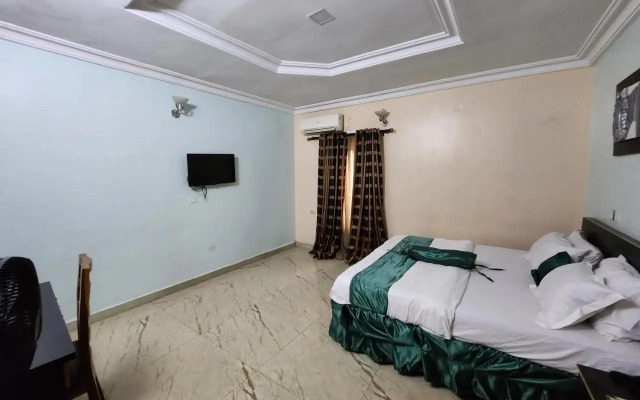 Nue Crest Hotel