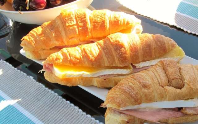 Halkett Grove Bed and Breakfast