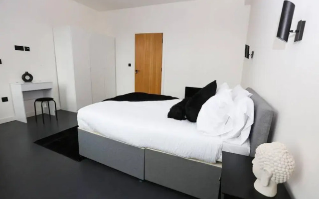 The Nichols Building Spacious 3-bedroom Apartment
