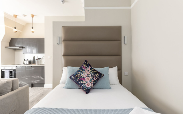 Luxurious Air Conditioned Apt High Street Kensington