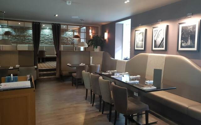 Fairburn Hotel