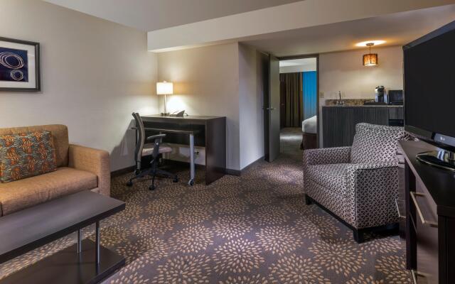 Holiday Inn & Suites Phoenix Airport North by IHG