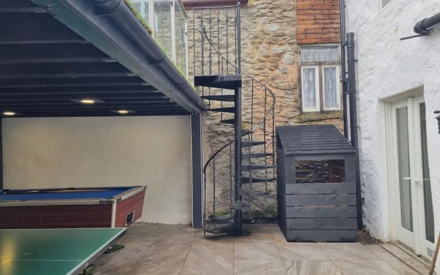 Brackendale Luxury Townhouse, hot Tub,sauna, Games