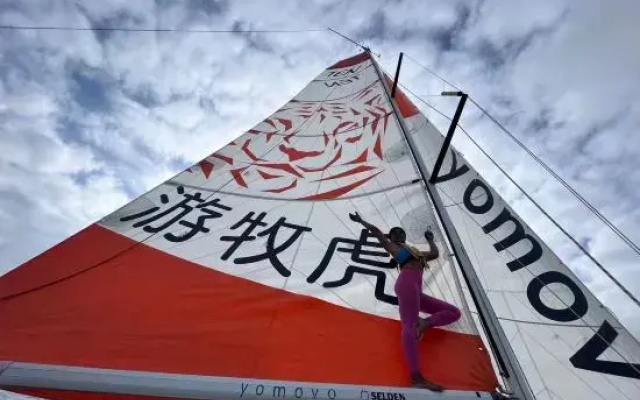 Sanya YOMOVO Surfing Girl Meisu (Wuzhizhou Island Houhai)