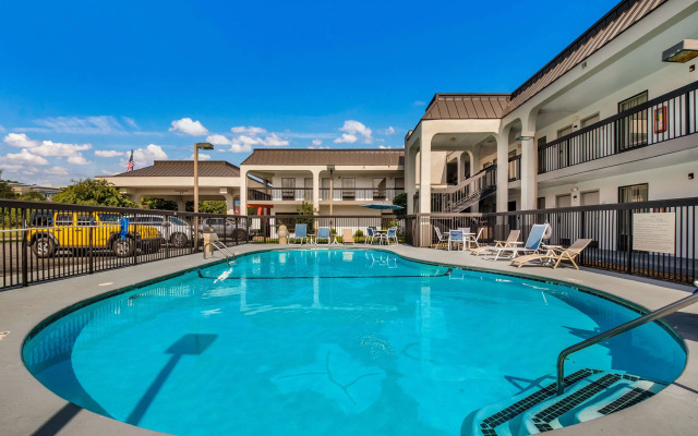 Clarion Inn Cleveland near University