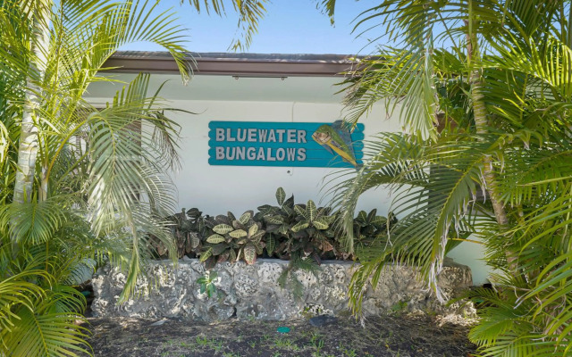 Apartment 1 block from beach and shops