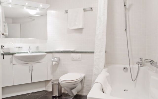 Suite Modern 33610