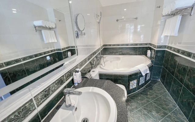 A25 Hotel - 277 Le Thanh Ton