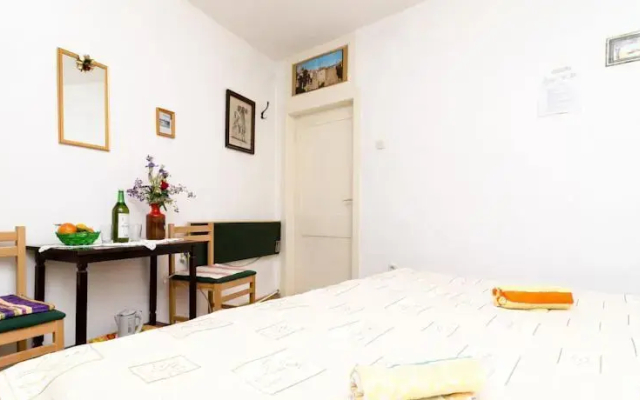 Room Divna Old Town