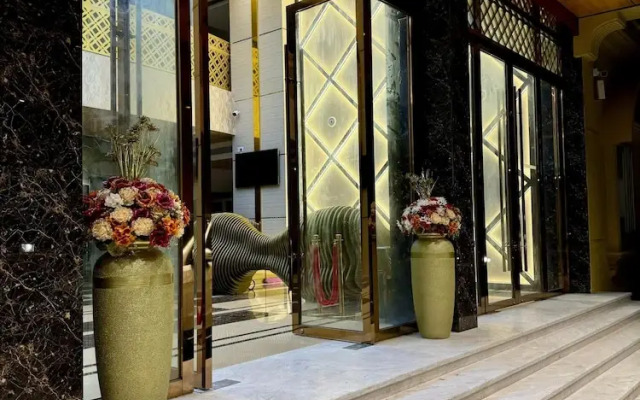 Le Royale Palace