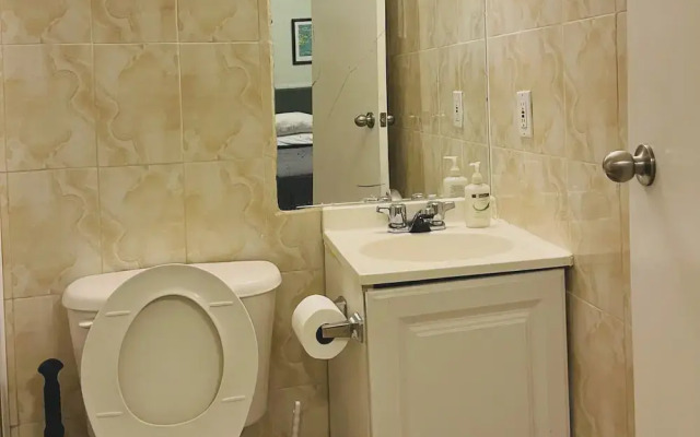 Moe's Suite Hotel