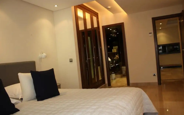 Private Pool Apartment Near Beach