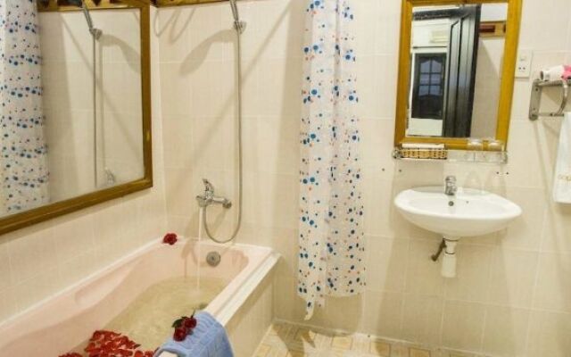 Golden Tulip Hotel