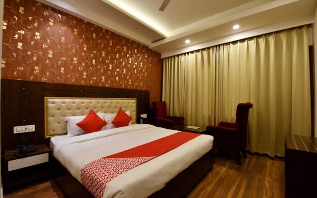 OYO 17099 Ambika Residency