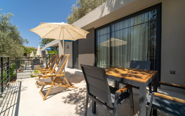 S3 Seahorse Beach Club & Hotel
