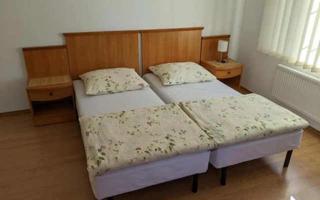 Pokoje Gościnne - Leśna 8