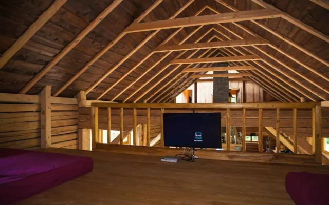 Crossline Lodge