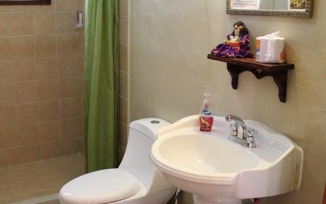 "room in B&B - Cancun Guest House 3 Near Ado bus Terminal and 25 min From/to Airport by Shuttle"