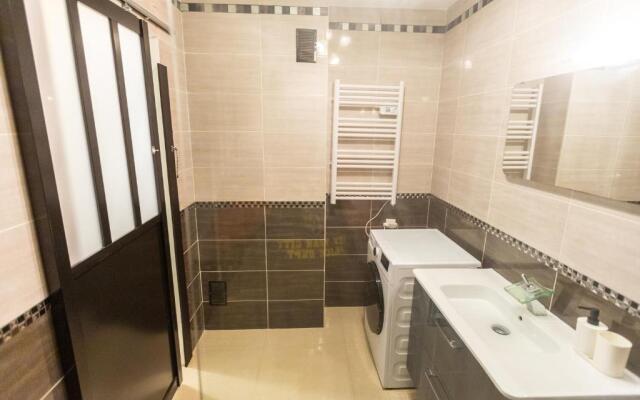 Superbe T4 renove spacieux avec stationnement libre et gratuit