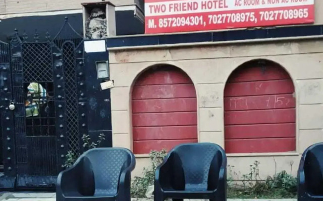 Oyo 80596K Two Friends Hotel