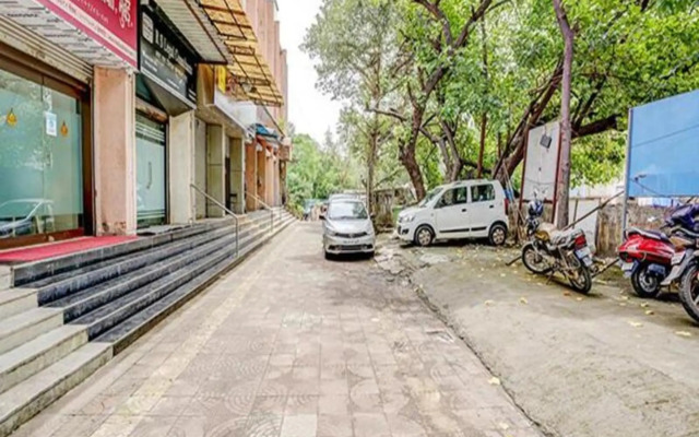 FabHotel Divine Residency