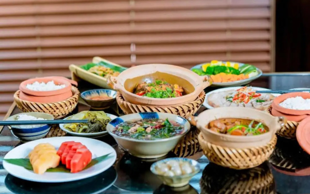 Golden Lotus Luxury Hotel Da Nang