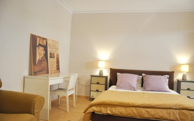 Studio in Glifada, With Furnished Garden and Wifi - 1 km From the Beac