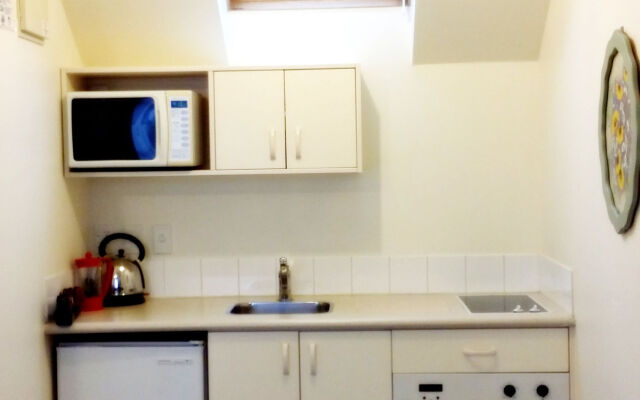 Rosewood Court Motel