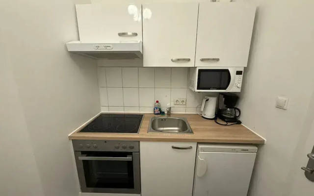 Modern 1BR Apt Steps from Westbahnhof