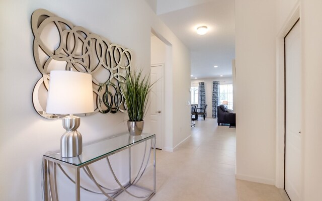 Solterra - 5204 Oakbourne Avenue