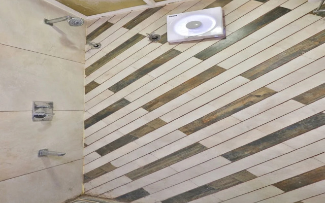 OYO 13372 Hotel Laksh Residency