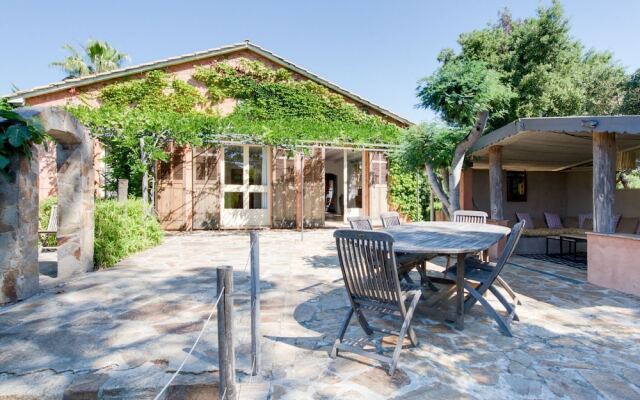 Secluded Holiday Home in La Croix Valmer Near Seabeac