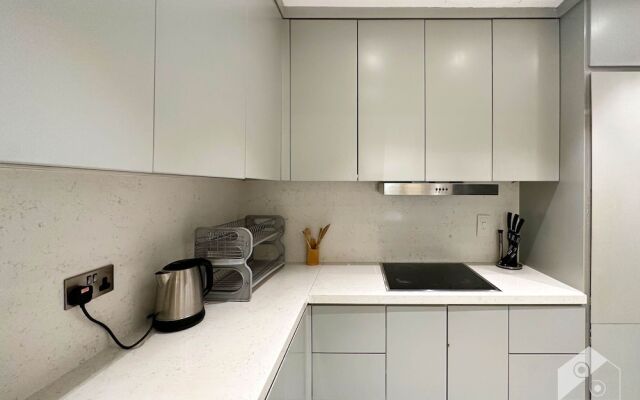 Luxurious Apartment With Iconic Burj View